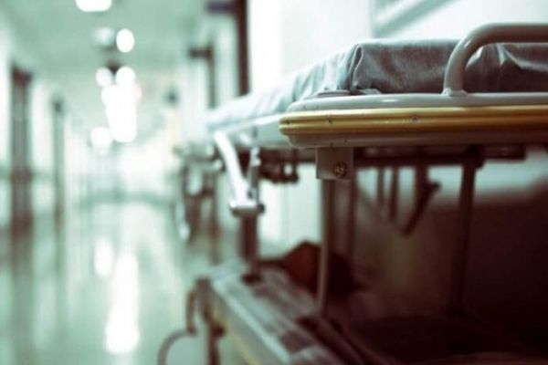 Bărbat atacat și lovit cu răngile lângă o grădiniță din Bârlad