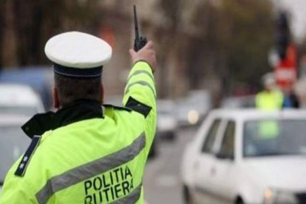 Tânăr prins la volan de polițiștii hușeni fără permis și în stare de ebrietate