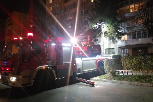 Vasluian în stare gravă, deblocat din casă de pompieri