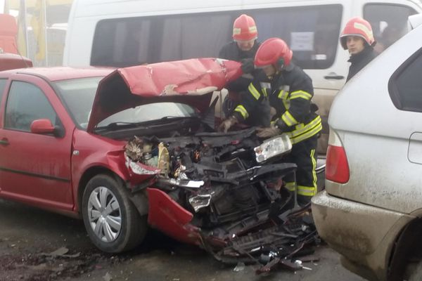 FOTO. Accident rutier la ieșirea din Bârlad: trei autoturisme implicate