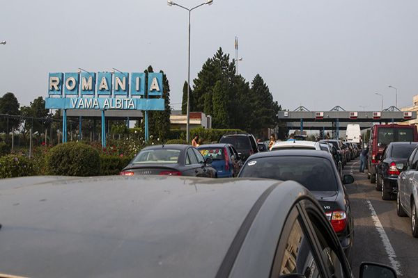 Doi șoferi depistați în Vama Albița fără permise de conducere corespunzătoare