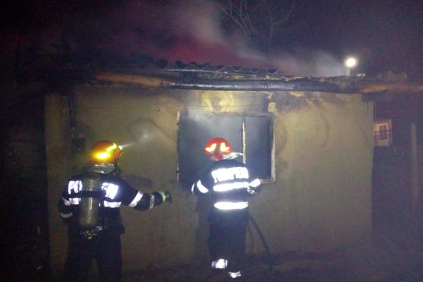 Incendiu la Valea Grecului: pompierii au găsit trupul carbonizat al unui bărbat