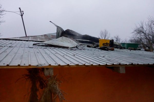 Incendiu la o casă din Bălteni din cauza unui coș de fum