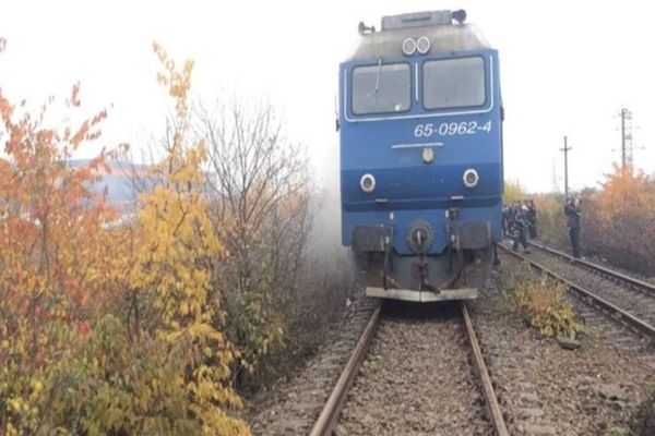 ȘOCANT! O elevă de 13 ani din Vaslui, a vrut să se sinucidă! S-a pus în fața trenului, care însă a trecut peste ea!