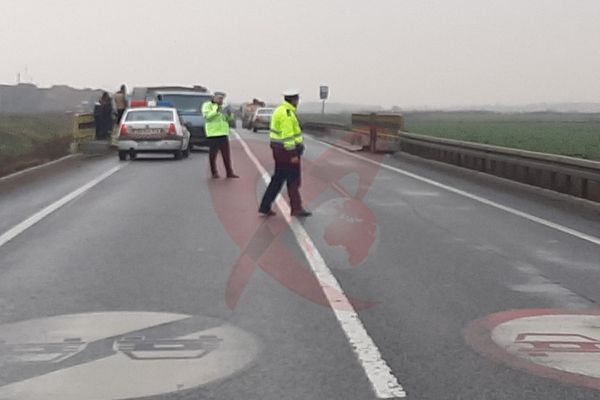 Accident în apropiere de Bârlad: patru autoturisme implicate din cauza unei depășiri neregulamentare