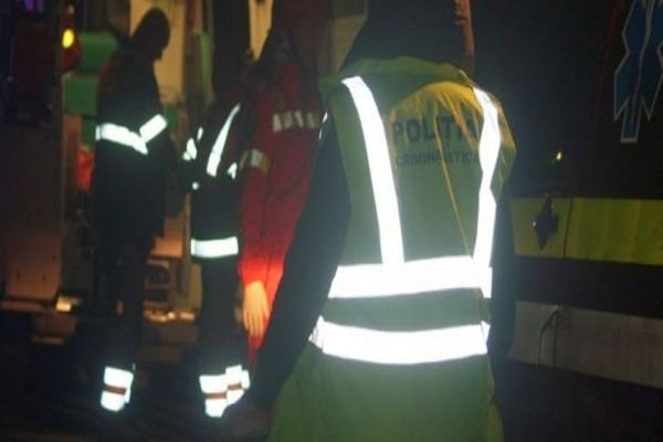 Un copil din Vaslui, în vârstă de 14 ani, s-a aruncat de la etajul doi al unui bloc de locuințe!