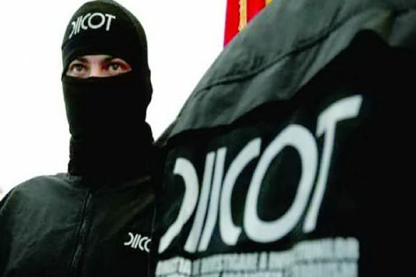 Percheziții DIICOT în Vaslui, la Universitatea „Spiru Haret”. Acuzații de fraudă și corupție.