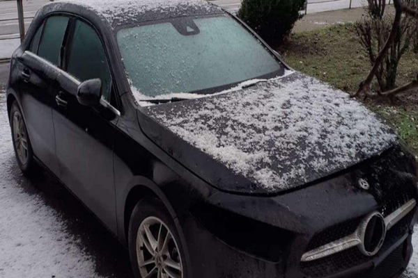 Mercedes furat din Italia, oprit la frontiera cu Republica Moldova