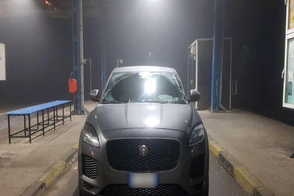 Autoturism Jaguar furat din Italia, în valoare de 200.000 de lei, depistat în Vama Albița!