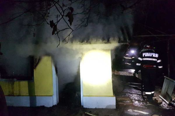 Zorleni. Casă cuprinsă de flăcări din cauza improvizațiilor electrice