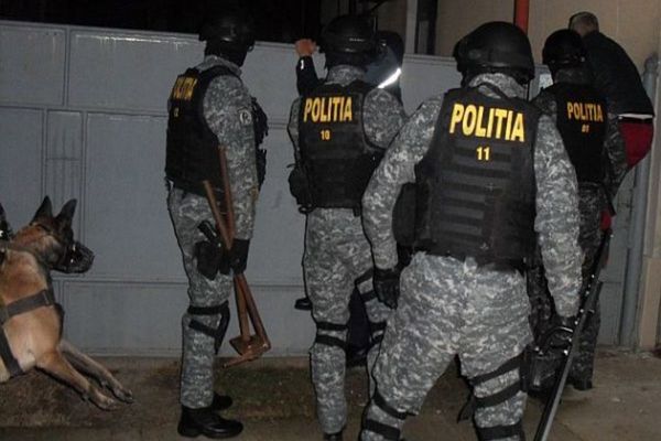 Percheziții domiciliare la Murgeni la mai mulți suspecți de infracțiuni!