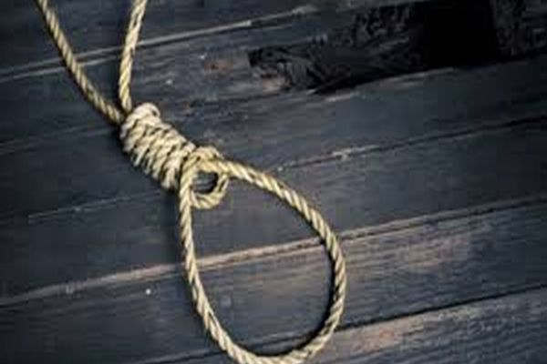 Fostul contabil al Episcopiei Hușilor, s-a spânzurat! Bărbatul era cercetat pentru dispariția sumei de 30.000 de lei din conturi