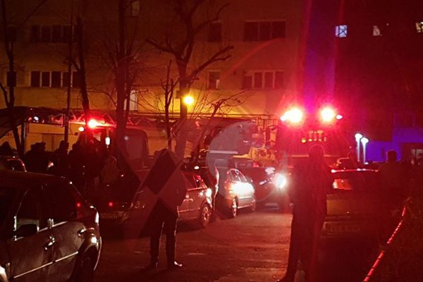 Incendiu într-un apartament din Bârlad! Pompierii au găsit o persoană în stare de inconștiență
