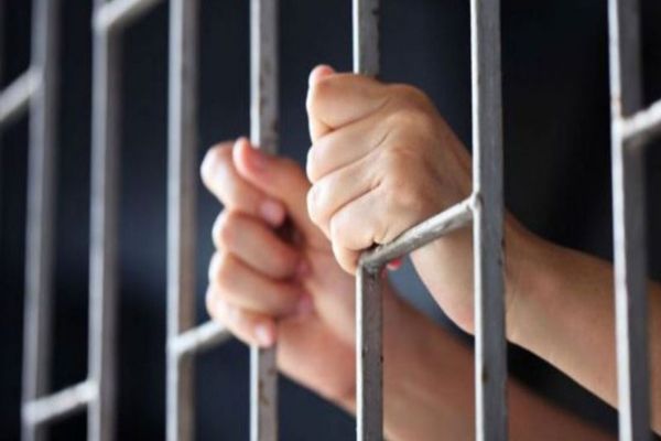 Huși: un bărbat a ajuns în arest după ce a spart mai multe locuințe și magazii!