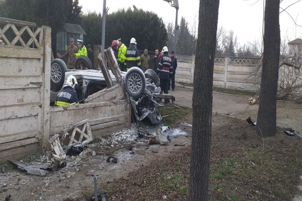 Doi tineri din județul Galați au murit în această dimineață într-un accident rutier grav la Bârlad - FOTO
