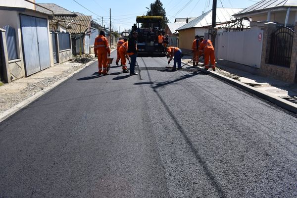 Trei străzi asfaltate din Bârlad, redate traficului rutier