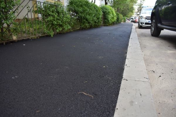 Lucrările de asfaltare în Bârlad continuă