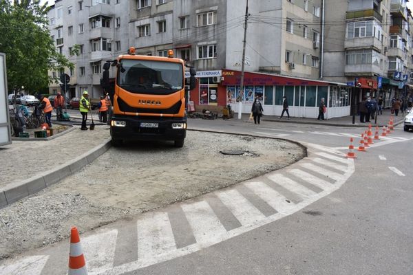 Trei intersecții din Bârlad, supuse lucrărilor de fluidizare a traficului rutier