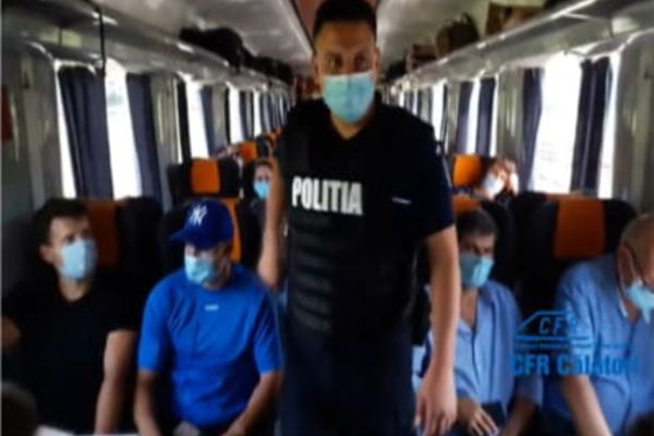 Controale în trenuri și în gări. Mulți călători au fost depistați că nu aveau bilet, nici mască