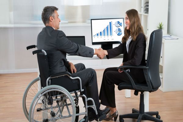 Angajatorii pot beneficia de subvenție pentru încadrarea persoanelor cu dizabilități în cuantum de 2.250 lei /lună pentru o perioada de 12 luni