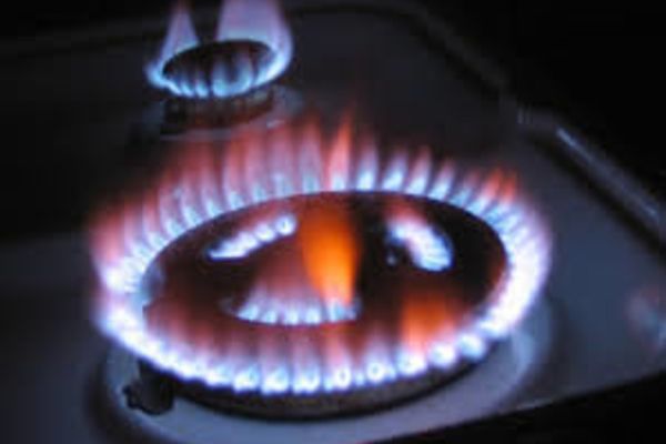 De astăzi piaţa gazelor naturale este liberalizată – Românii ar trebui să plătească facturi cu 10-15% mai mici