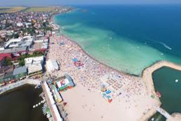 30 de tineri din județul Vaslui, contacți ai unui caz pozitiv COVID-19, depistați în Costinești. Vezi unde erau cazați