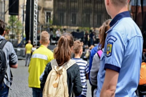 Polițiștii vor fi  începând de luni în toate școlile! Care va fi misiunea lor