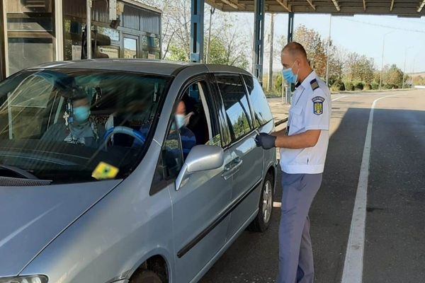 Mașină radiată din circulaţie,  descoperită în trafic de polițiștii de frontieră