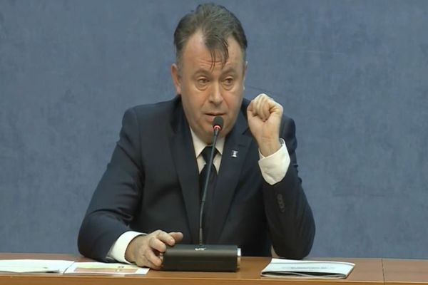 Profesorii care au comorbidităţi pot opta să predea online