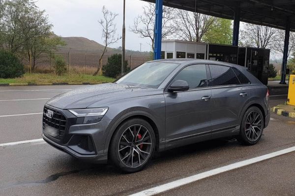 Autoturism de lux declarat furat din Franța,  descoperit la frontiera de est, la câteva ore de la semnalarea furtului 