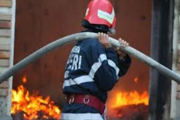 ULTIMĂ ORĂ: incendiu la un apartament în Bârlad