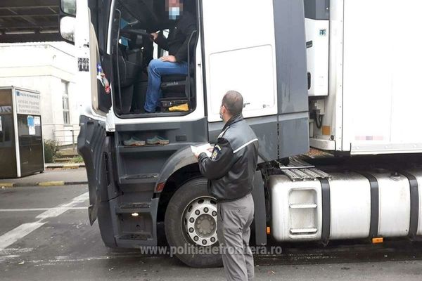  A încercat să treacă vama la volanul unui TIR radiat din circulaţie
