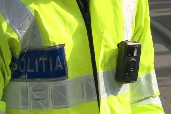Un polițist din Vaslui a refuzat mita oferită de un șofer! Darea de mită a fost surprinsă de polițist cu body camera din dotare