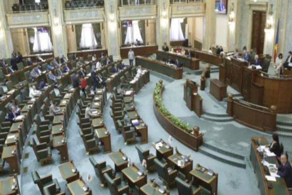 Noii membri ai Parlamentului își preiau astăzi mandatul. Câți deputați și senatori vor avea cele cinci partide