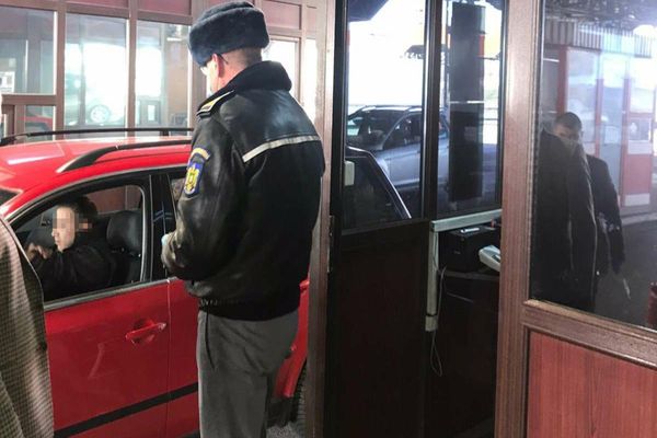 Peste 10.000 de mijloace de transport au trecut prin punctele de frontieră în prima zi de Crăciun