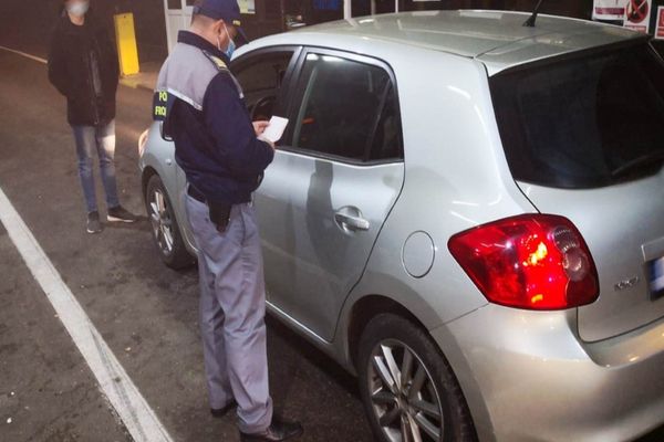 Cetăţeni moldoveni  depistați cu acte false în Vama Albița
