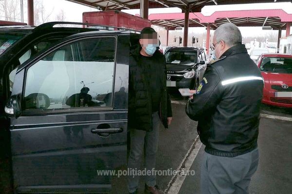 S-a ales cu dosar penal după ce a plătit 700 de euro pentru un permis de conducere fals