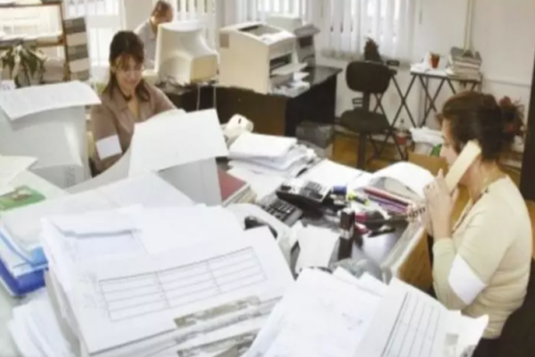 Încep disponibilizările. Sute de angajați din primării și consilii județene, dați afară