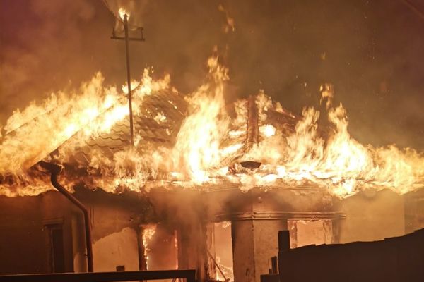 Locuință făcută scrum! Focul a fost pus intenționat! (FOTO)