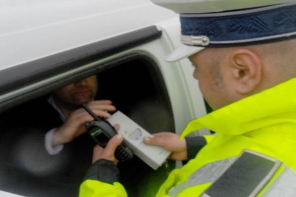 NU CONDUCEŢI SUB INFLUENŢA ALCOOLULUI! Sfaturile polițiștilor