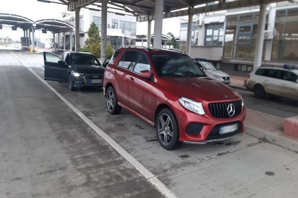 La plimbare cu autoturismul fratelui, dar cu documente false 