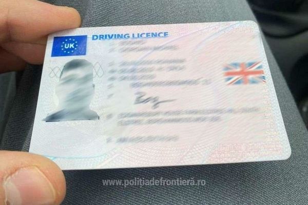Permis de conducere fals, descoperit de poliţiştii de frontieră