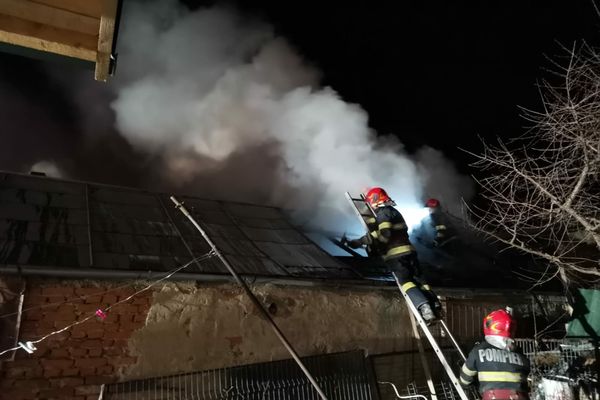 Incendiu în Bârland! Pentru o femeie de 81 de ani nu s-a mai putut face nimic