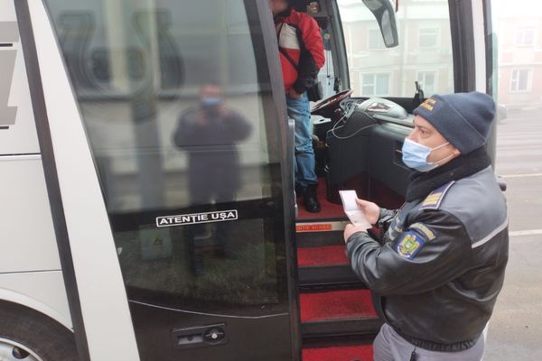 Dorea să ajungă în București, utilizând un permis de conducere fals 