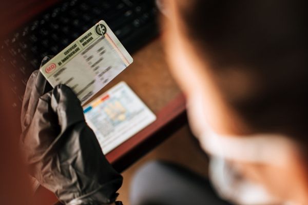 Aproape 200 de acte false au fost descoperite de polițiștii de frontieră în 2020