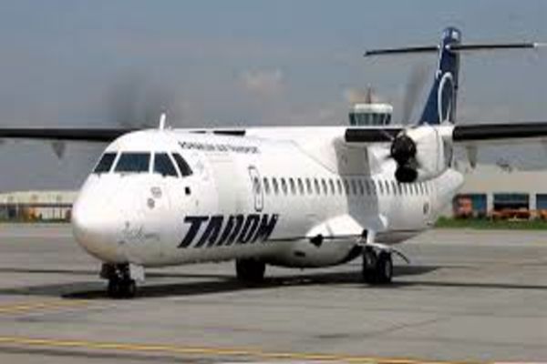 Scandaluri uriașe și angajări pe pile la TAROM! CINE a adus compania în pragul falimentului