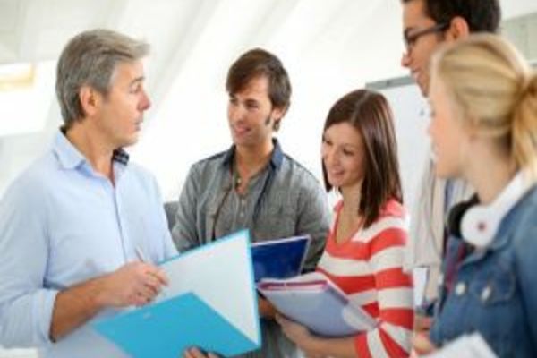 Institutul Naţional de Administraţie recrutează formatori