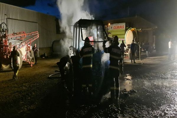 Tractor făcut scrum la Vetrişoaia