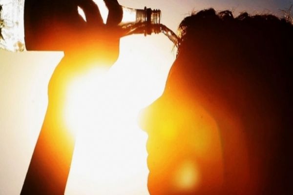 Urmează 3 zile caniculare! Sfaturi pentru a trece cu bine peste această perioadă!