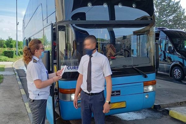 Descoperit la controlul de frontieră cu permisul fals în borsetă